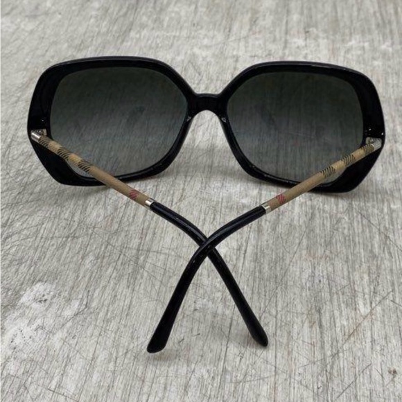 Burberry Black Oversized Sunglasses - Picture 2 of 5